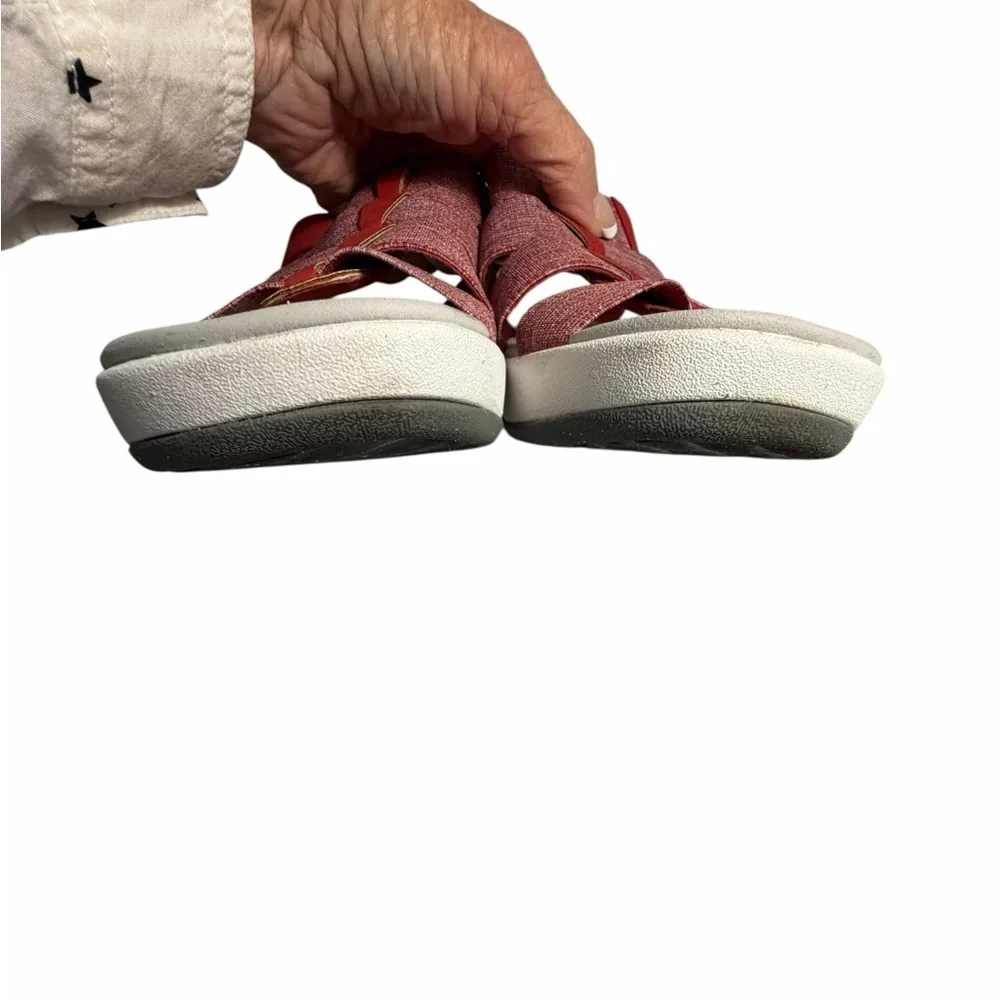 Clarks Cloudstepper  Red Elastic Strap Sandals Womens Sz 7.5